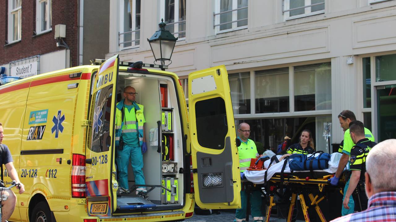 Val uit hotelraam Breda blijkt val van plat dak, vrouw maakt het goed
