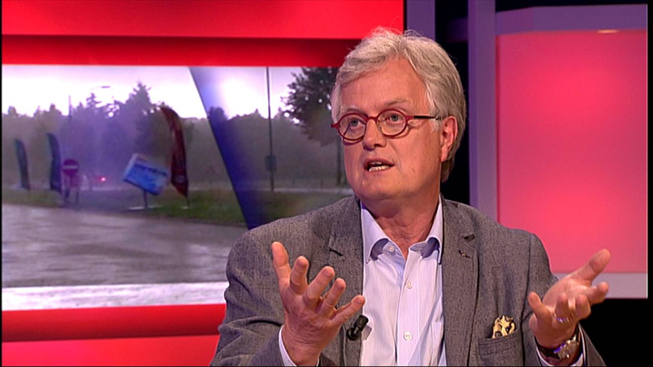 De regenpijp afzagen