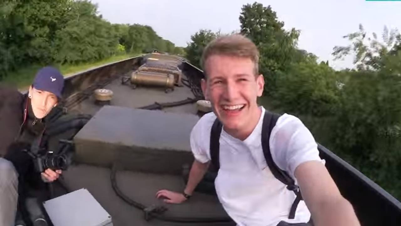 Raar: Willem Vink sprong op een rijdende trein.