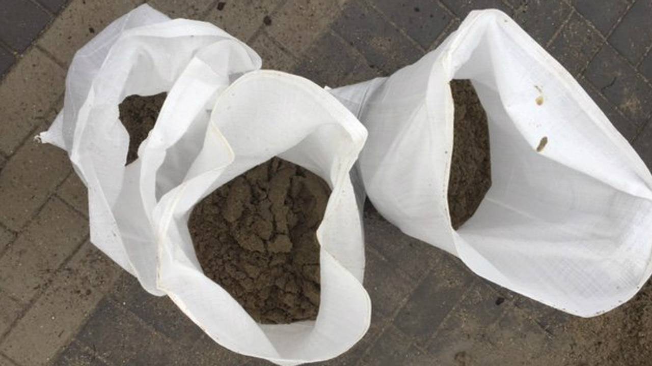De gemeente Werkendam biedt gratis zandzakken aan. Foto: Twitter / @Gem_werkendam