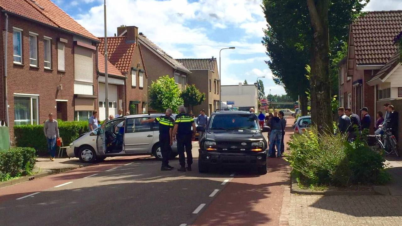 Gewonden bij botsing tussen twee auto’s in de Wilhelminastraat in Dongen