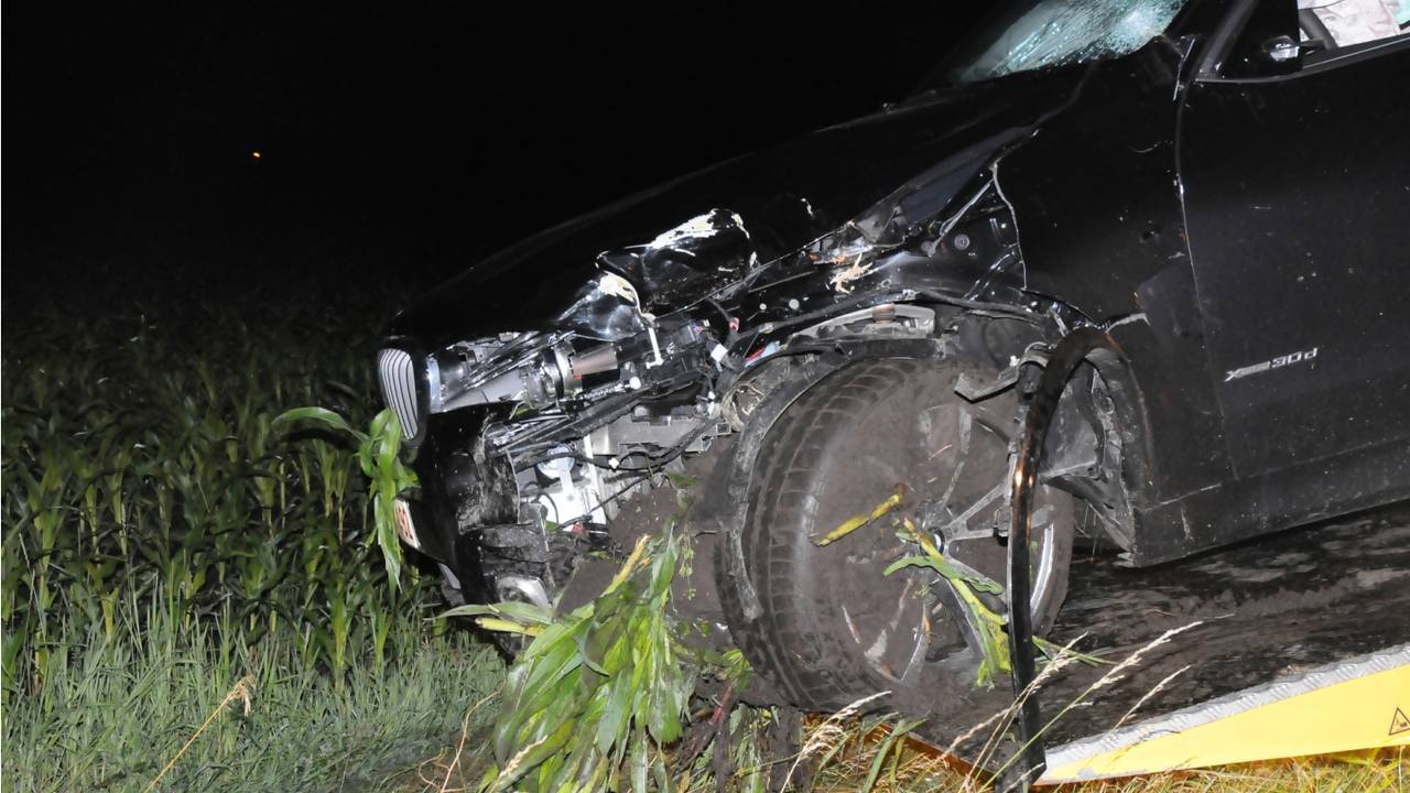 De auto is total loss. (Foto: Harm van Leuken/SQ Vision)