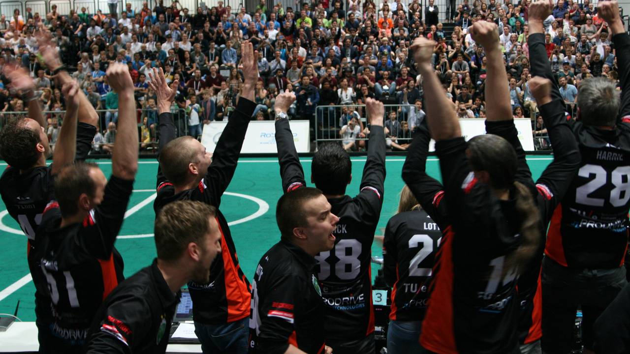 Weer pakt het RoboCupteam ten koste van Water de wereldtitel (foto: TU/e).