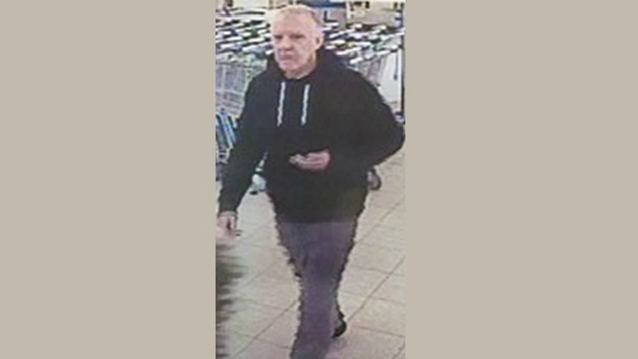 De politie is op zoek naar deze schennispleger. (Foto: politie)