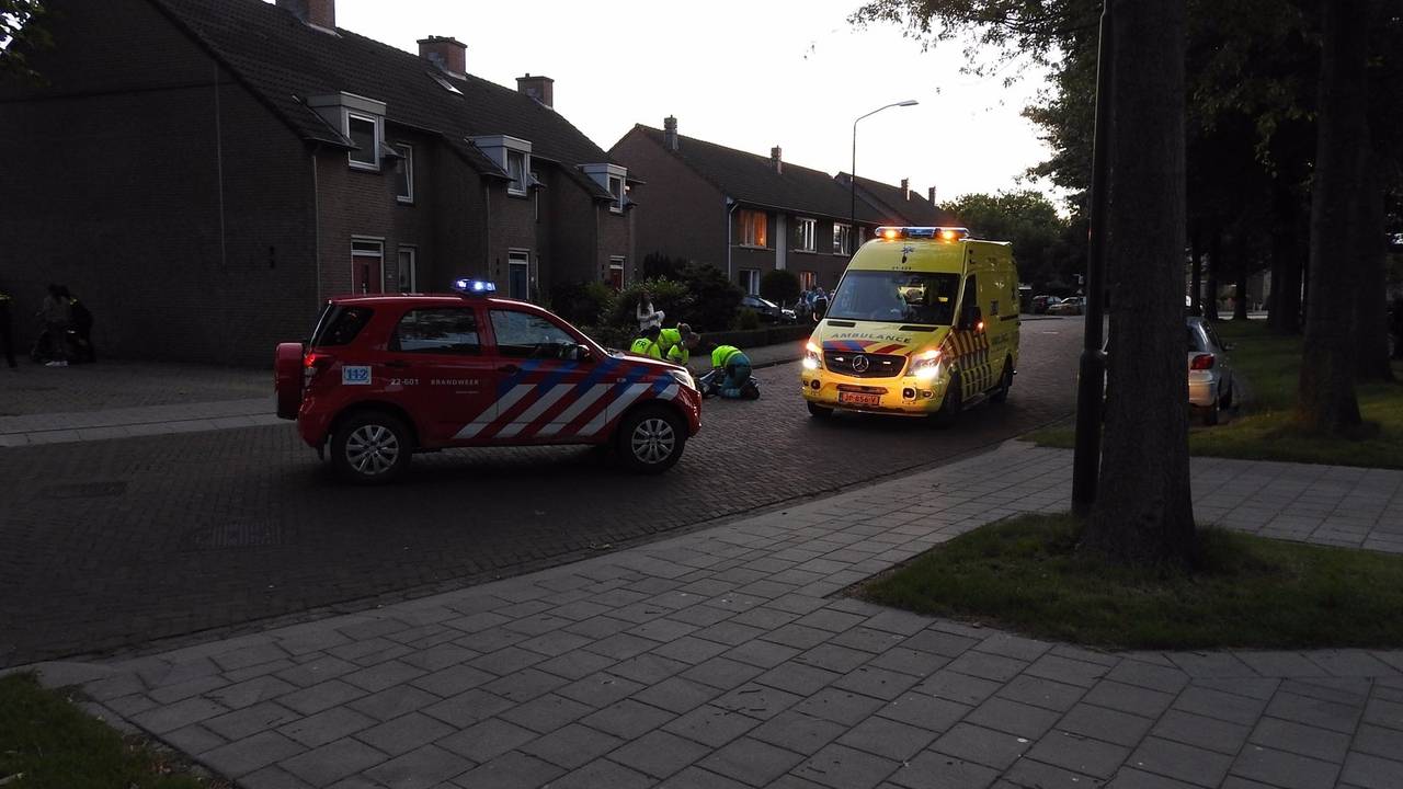 Man op scooter gewond na aanrijding (foto: AS Media).