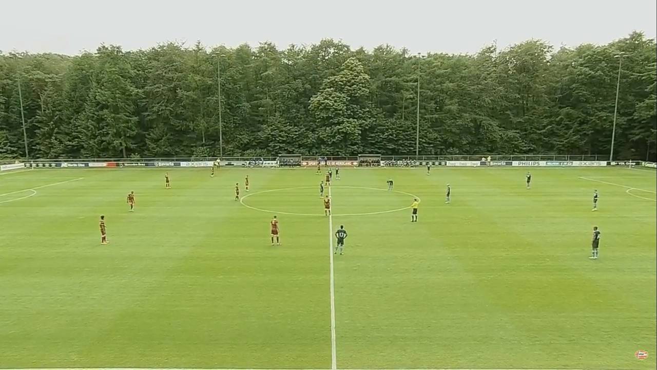 PSV nam het in Eindhoven op tegen Queens Park Rangers (bron: PSV TV)
