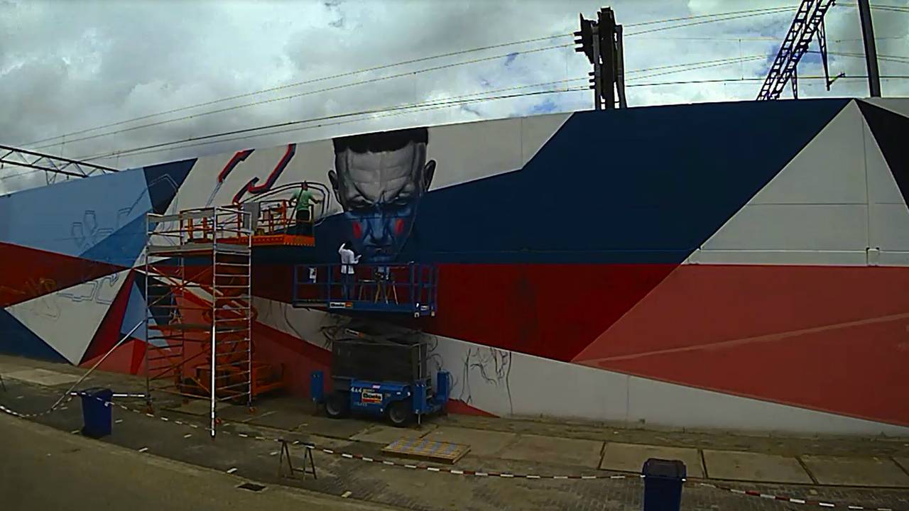 Een deel van het megakunstwerk in Eindhoven (still timelapse Klokgebouw)