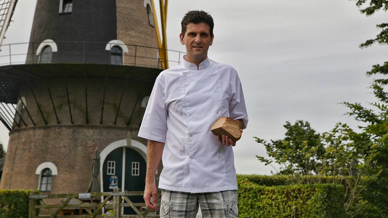 Wouter Smetsers met zijn volkorenbroodj (foto: Toby de Kort/De Kort Media)