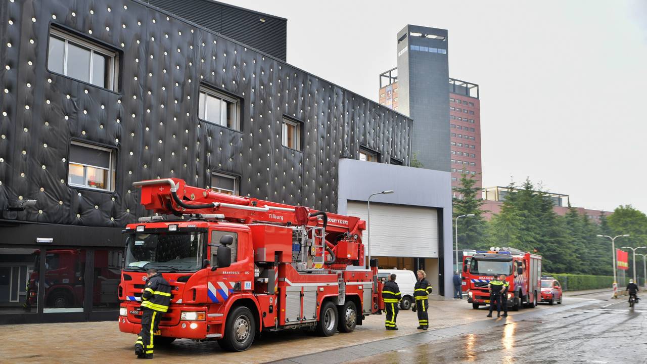 Brandweer voor de 013 (foto: Jack Brekelmans)