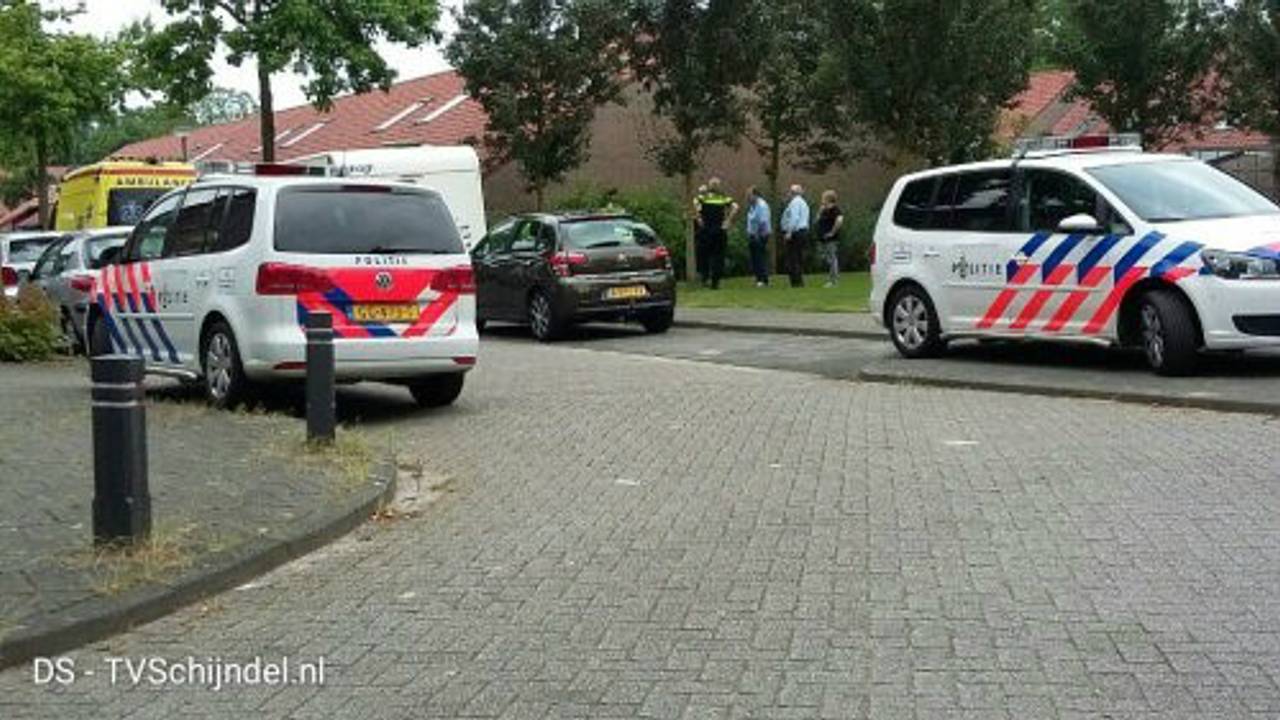 De politie onderzoekt het ongeluk (Foto: TV Schijndel).