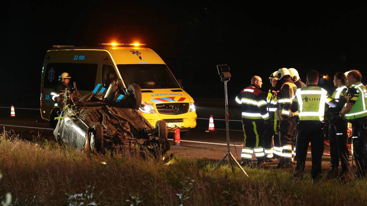 Dode bij ernstig ongeluk op A50. (foto: Maickel Keijzers/Hendriks Multimedia)