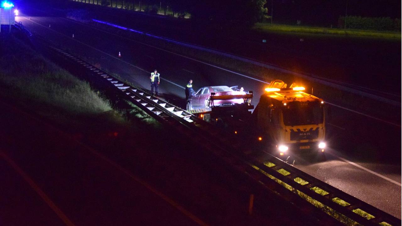 De auto is getakeld. (Foto: Alexander Vingerhoeds/Obscura Foto)
