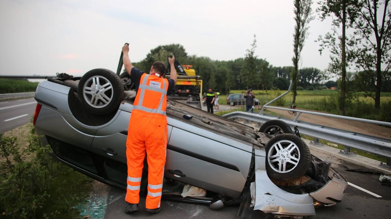 De auto raakte total loss (foto: AS Media)