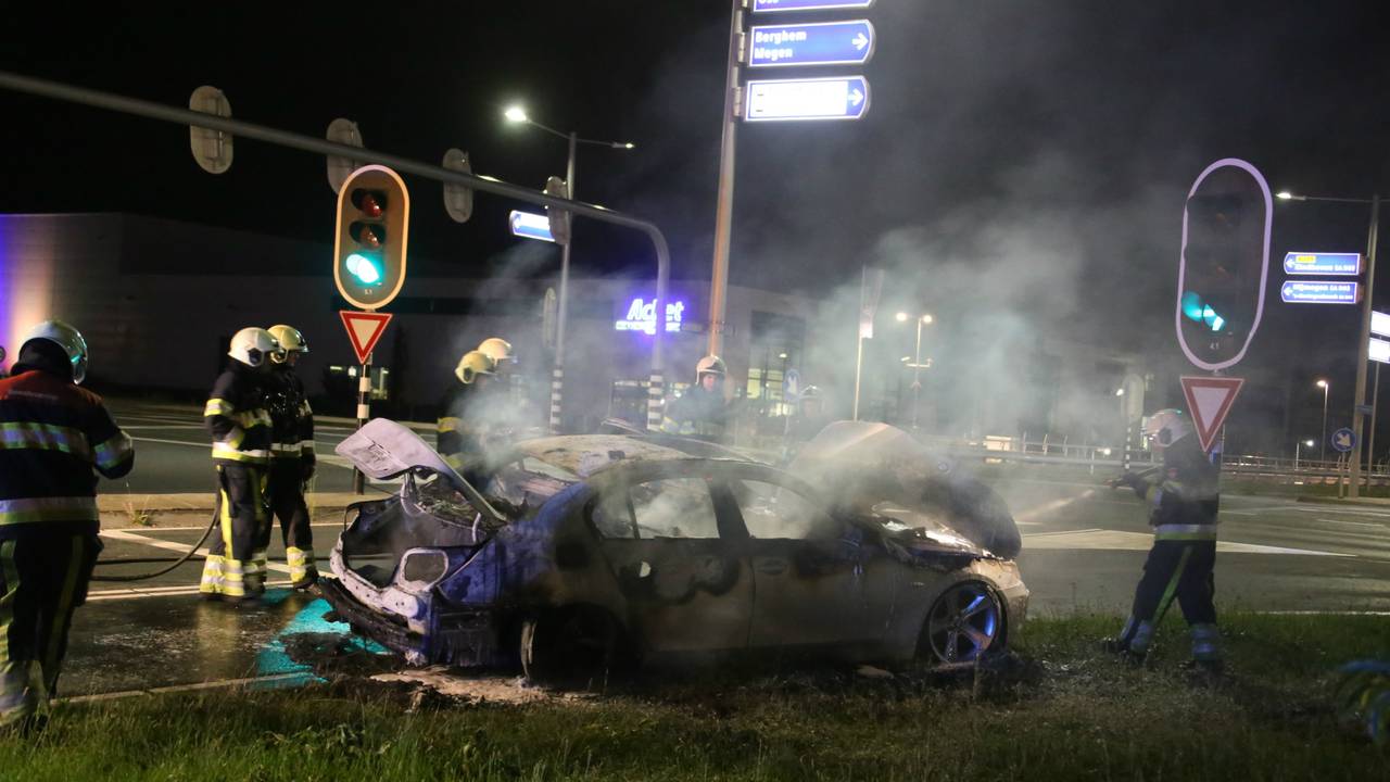 De uitgebrande auto (foto: AS Media)