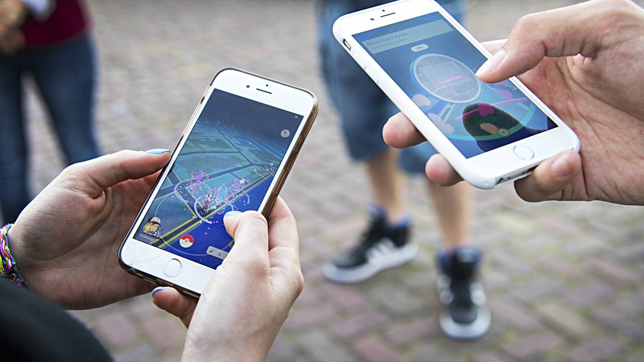 De man en vrouw speelden Pokémon GO (Foto: ANP)