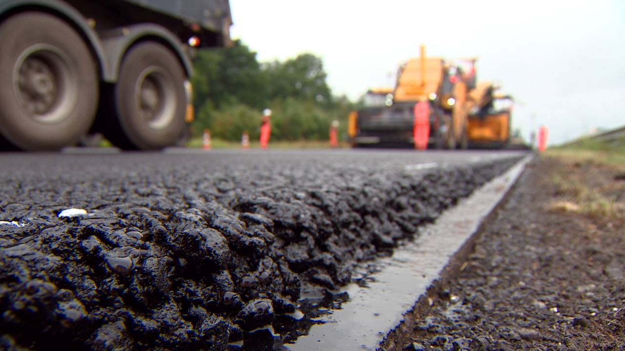 N625 krijgt nieuw asfalt. (Archieffoto)