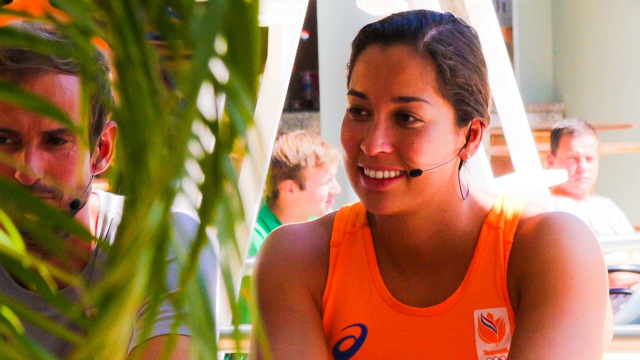 Ranomi Kromowidjojo met haar trainer op de Spelen in Rio. (Foto: Veerle de Pijper)