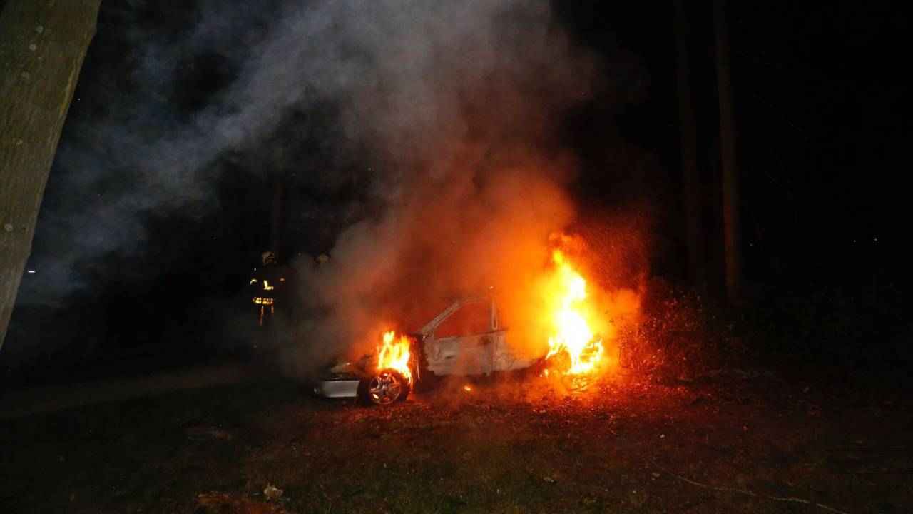 Auto uitgebrand (foto: SQ Vision)