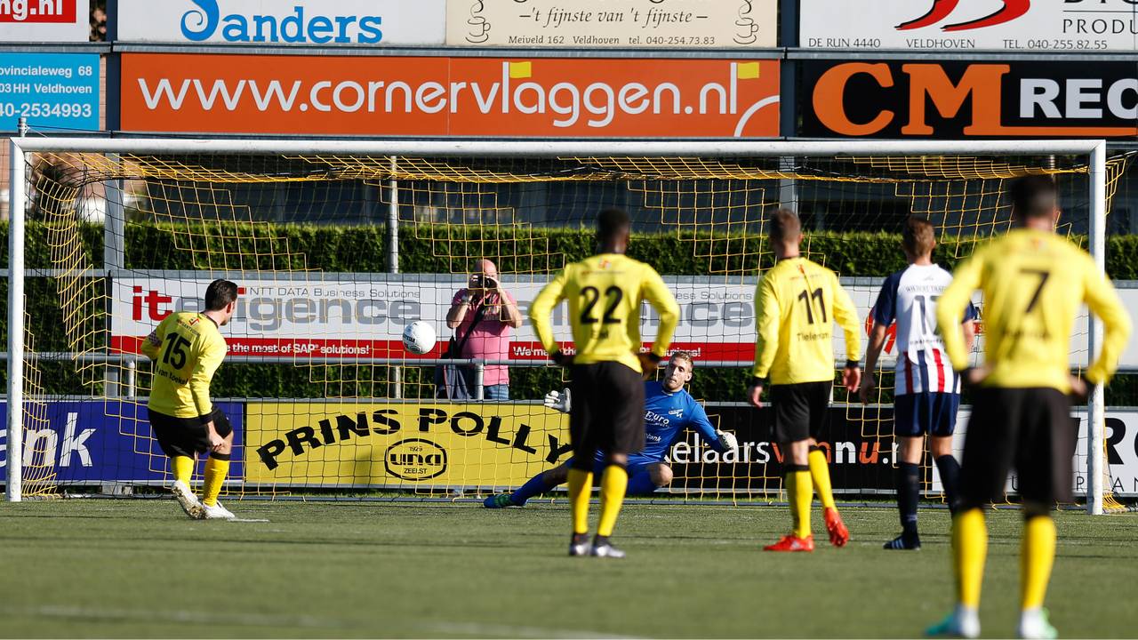 Niek van Boekel schiet UNA op een 1-0 voorsprong (foto: Orange Pictures)