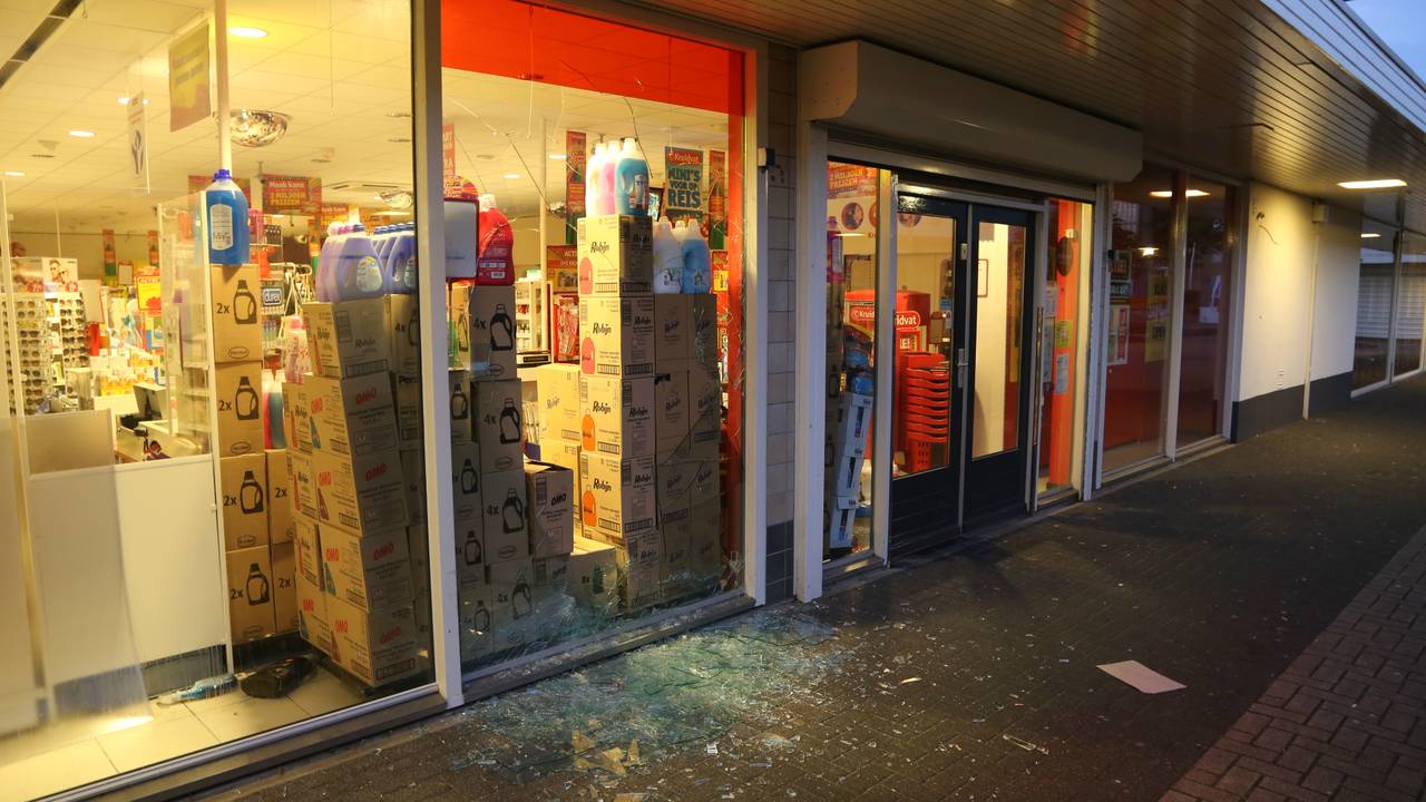 Het betreffende Kruidvat-filiaal net na de kraak (foto: SQ Vision).