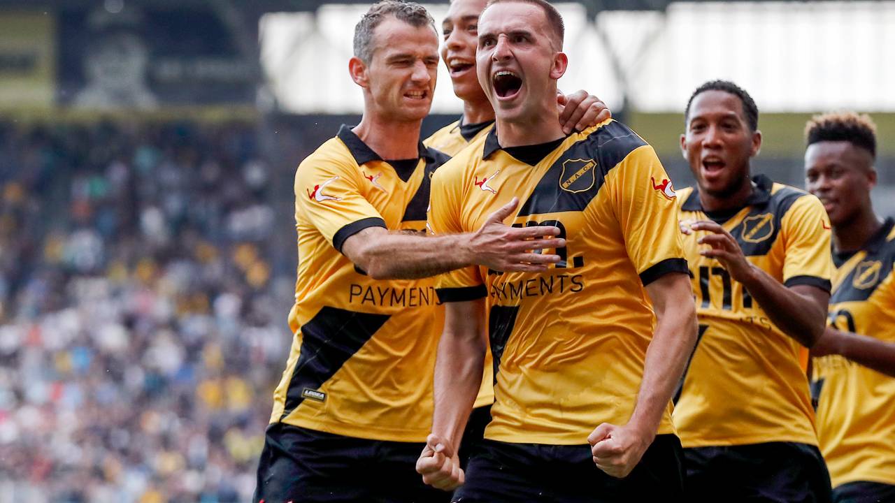 Feest in Breda na doelpunt Jeff Stans (foto: VI)