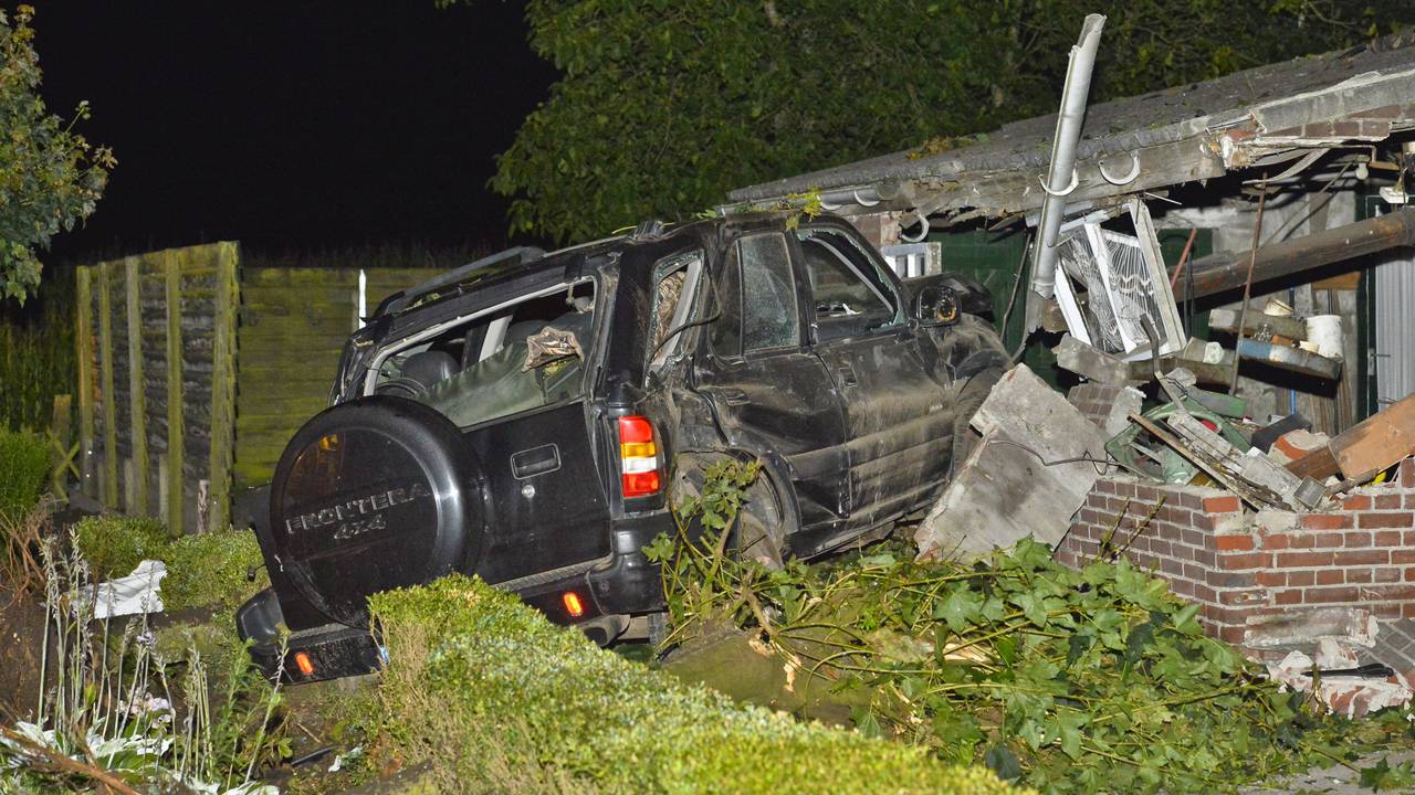 Automobilist overleden na botsing. (foto: Rico Vogels/SQ Vision)