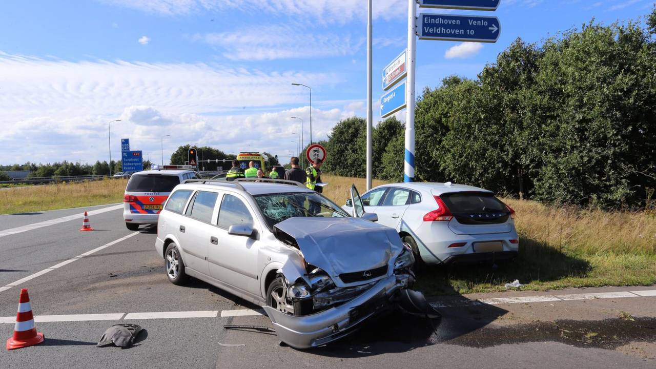 Twee gewonden bij botsing Eersel. (foto: SQ Vision)