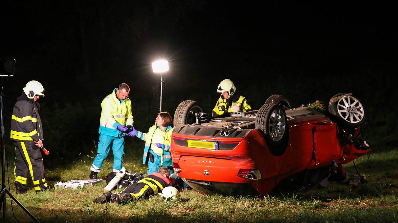 Gewonde bij ongeluk Lage Zwaluwe. (foto: Mathijs Bertens/StuveFotografie)