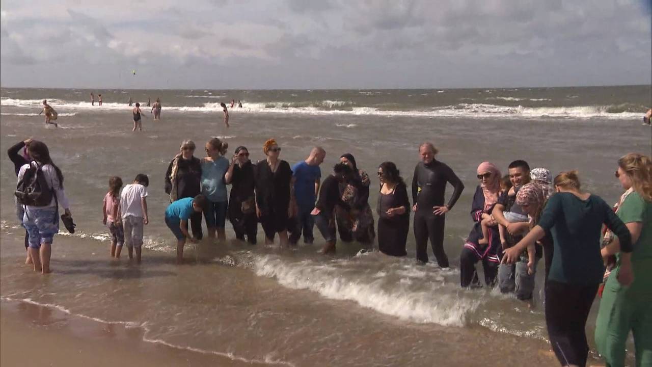 Ongeveer twintig mensen steunen Boerkini-protest van Farida Yahyaoui