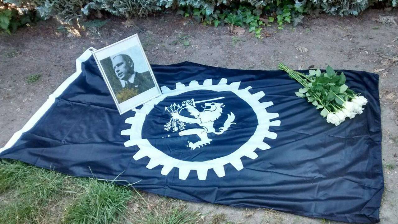 Fascisten legden een vlag als nagedachtenis aan Arnold Meijer