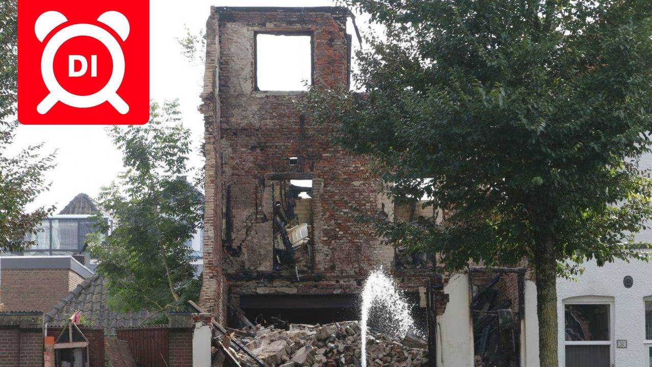 Bij het afgebrandde pand werd asbest gevonden. (foto: Bart Meesters)