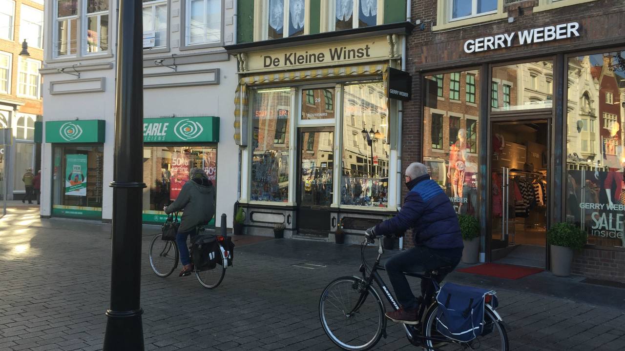 De Kleine Winst toen buurman Pearle nog overeind stond