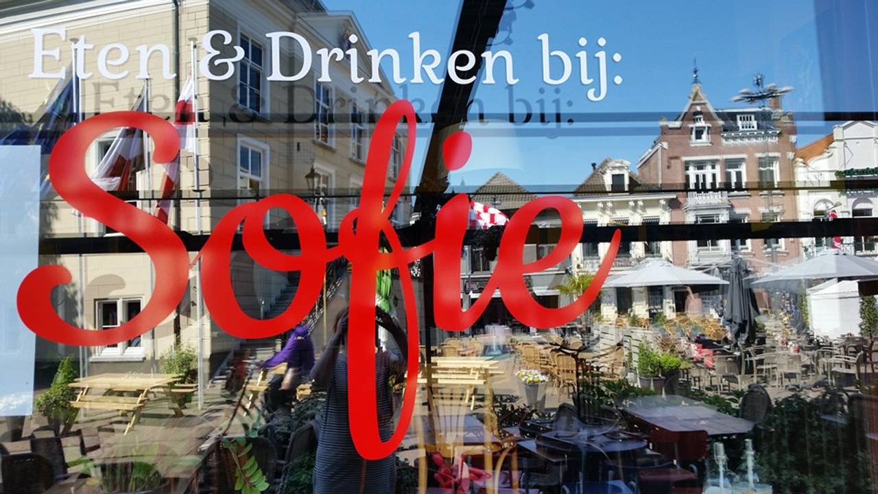 Het café op de markt in Roosendaal (foto: Facebook)