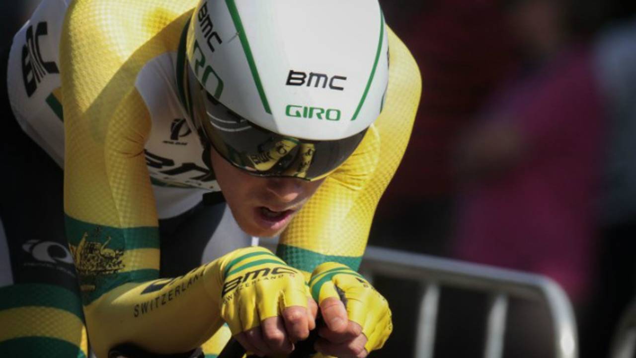 Rohan Dennis won de tijdrit.