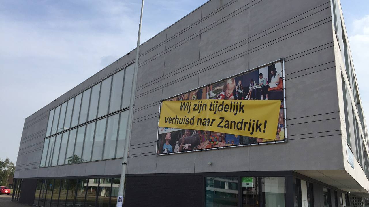 Het gebouw was tijdelijk gesloten (foto: Rene van Hoof).