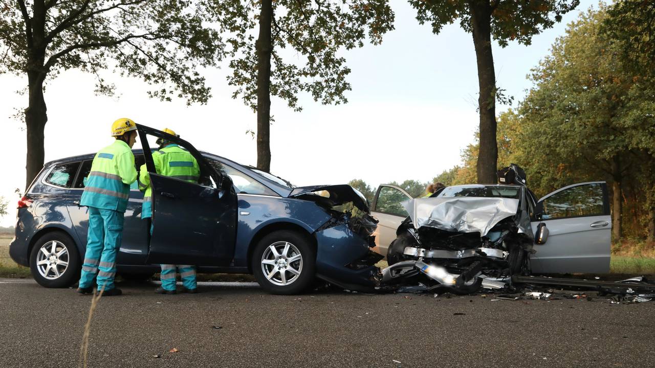 Vier gewonden bij frontale botsing in Nuenen