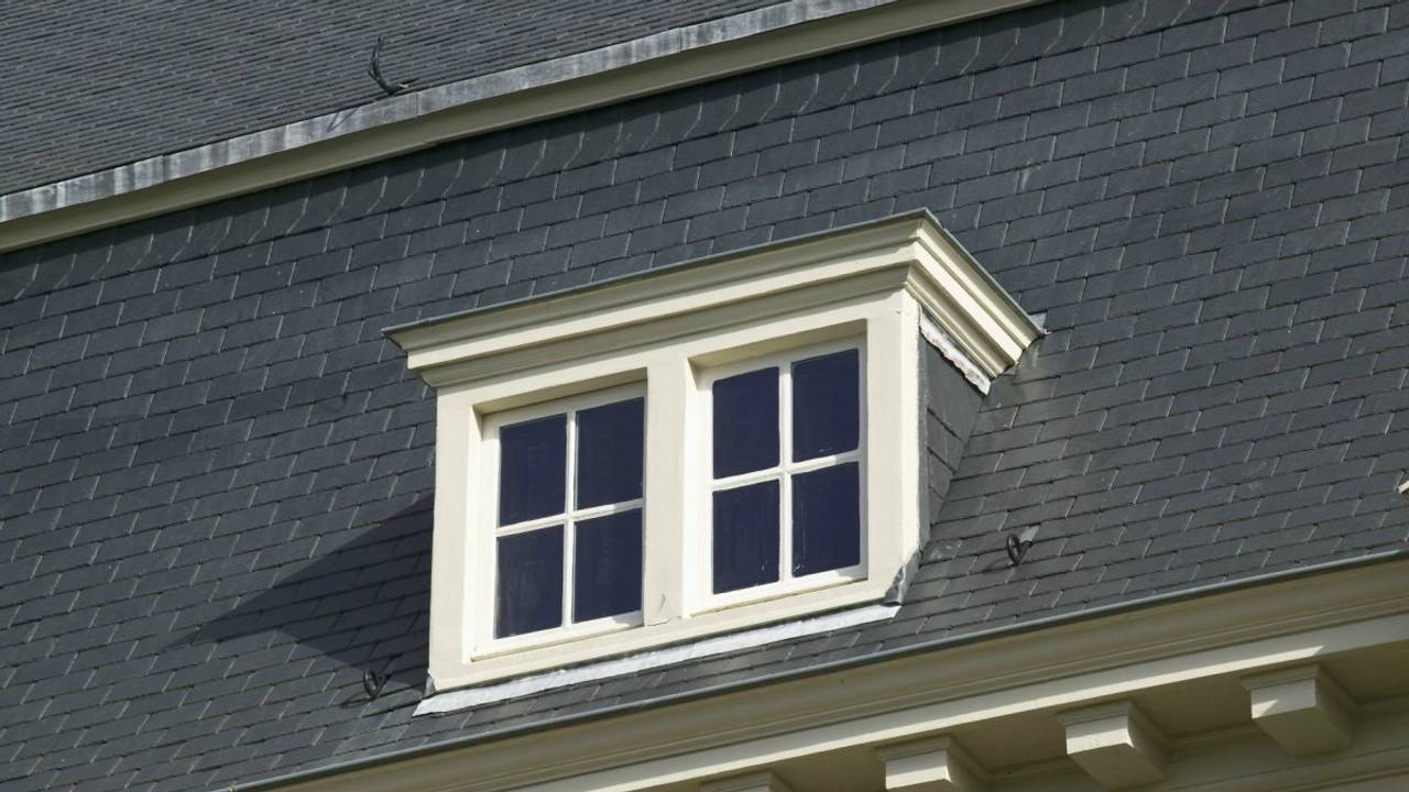 De vergunning voor het bouwen van een dakkapel kost in de ene gemeente meer dan de andere. (Foto: archief)