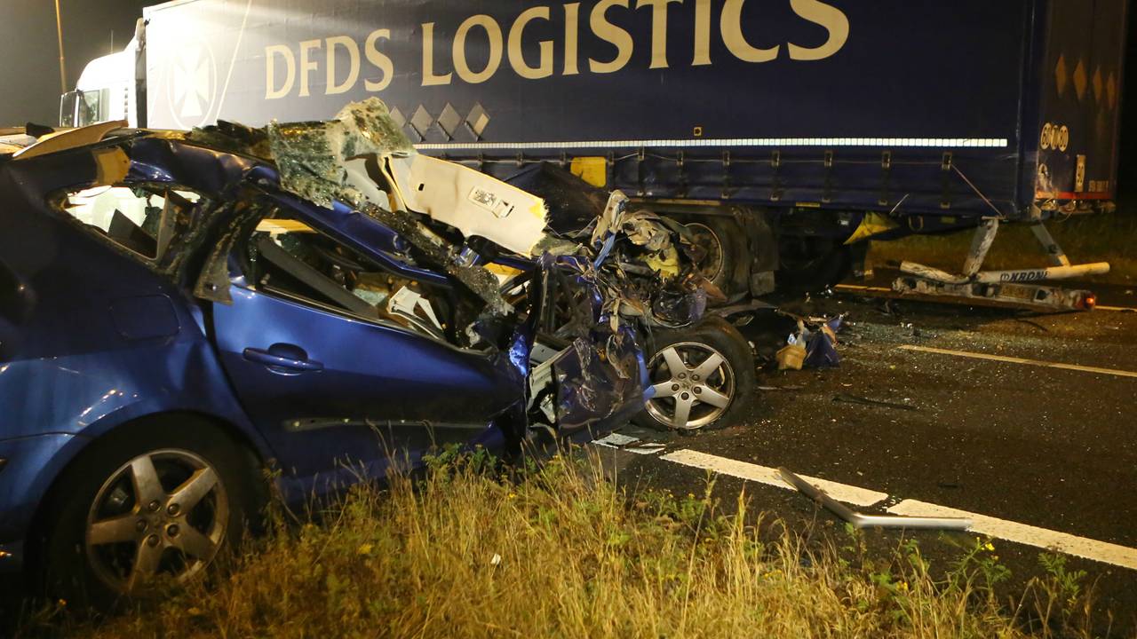 Van de auto is weinig over. (Foto: Remco de Ruijter/Remco de Ruijter Fotografie en video)