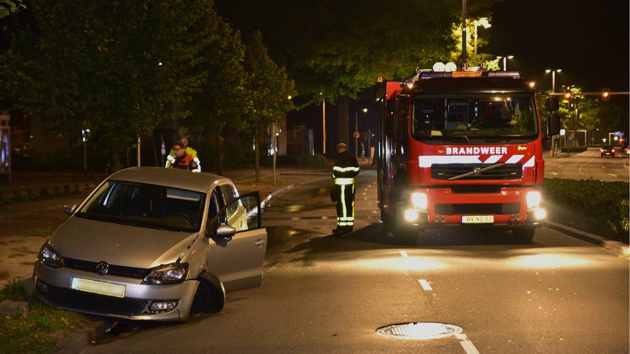 De brandweer ruimde de olie op. (Foto: Jules Vorselaars/JV-Media)