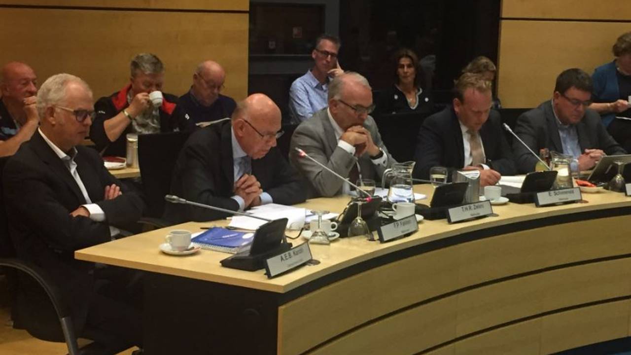 Het college van Moerdijk (Foto: Erik Peeters)