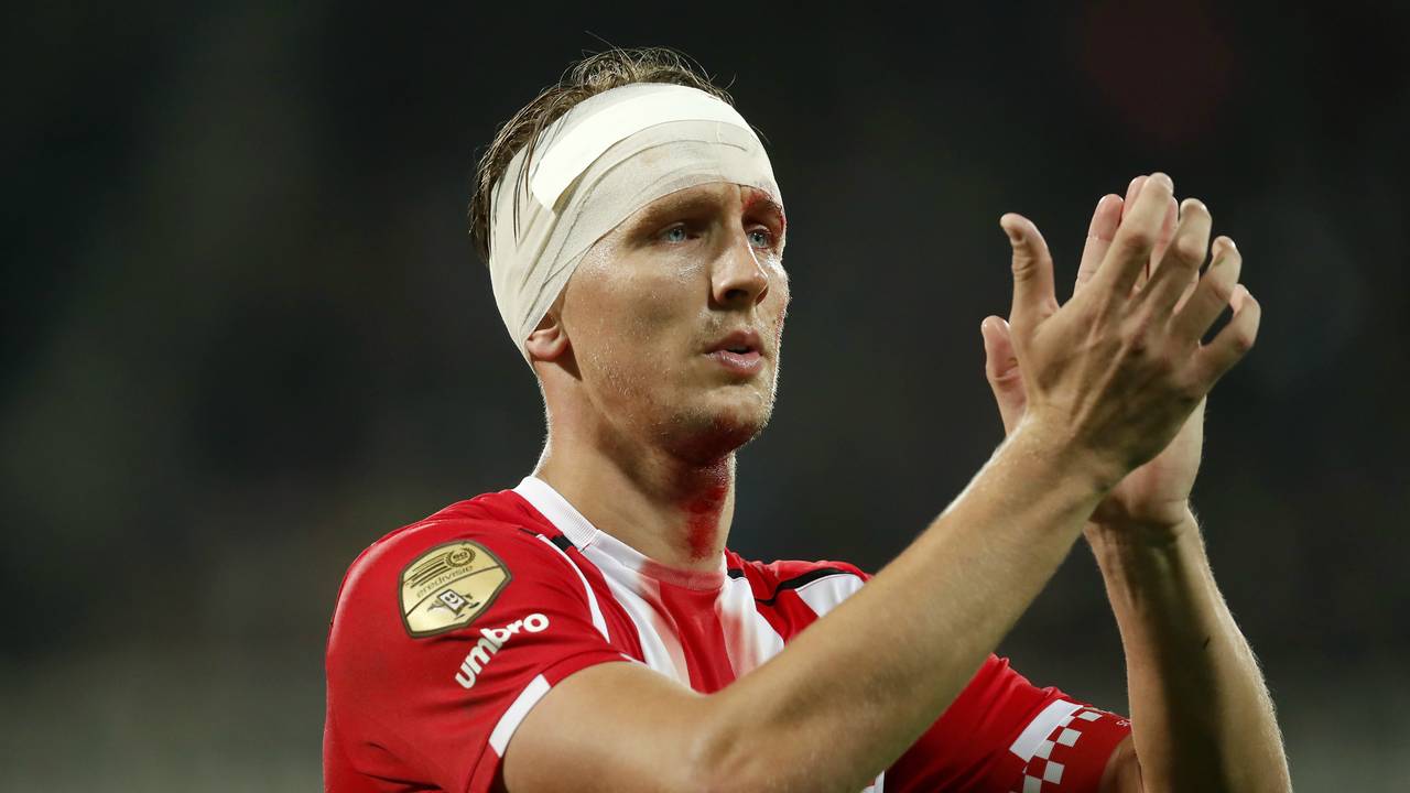 Luuk de Jong liep in Heerenveen een blessure aan zijn hoofd op (foto: VI Images)