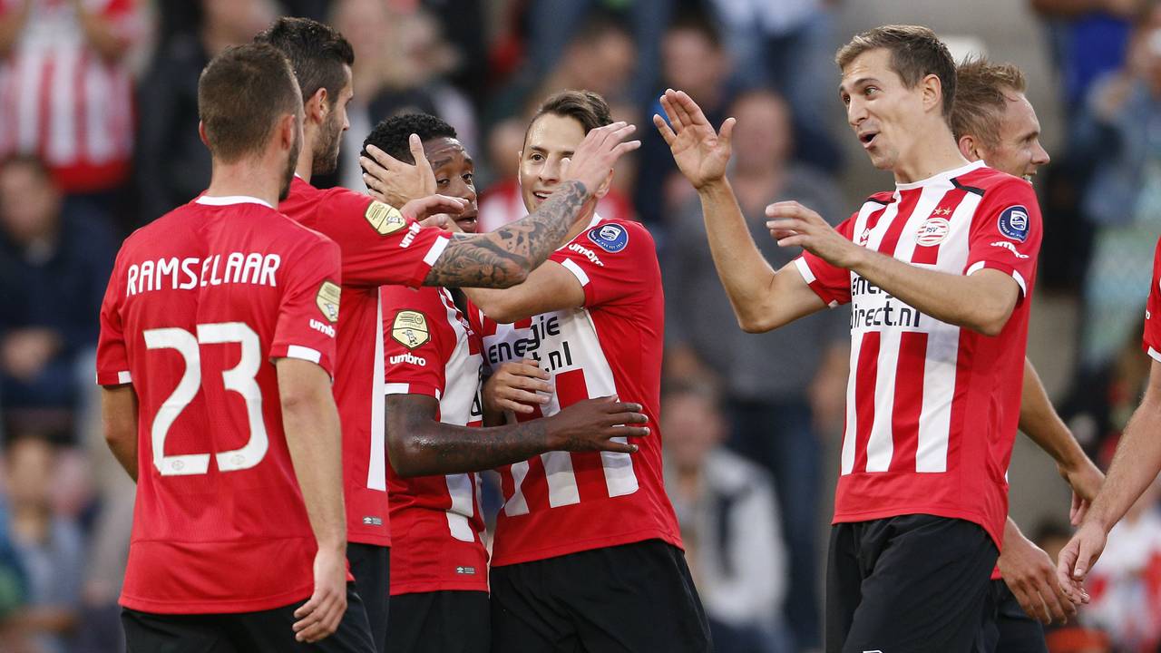 PSV juicht na een goal van Gastón Pereiro. (Foto: VI Images)