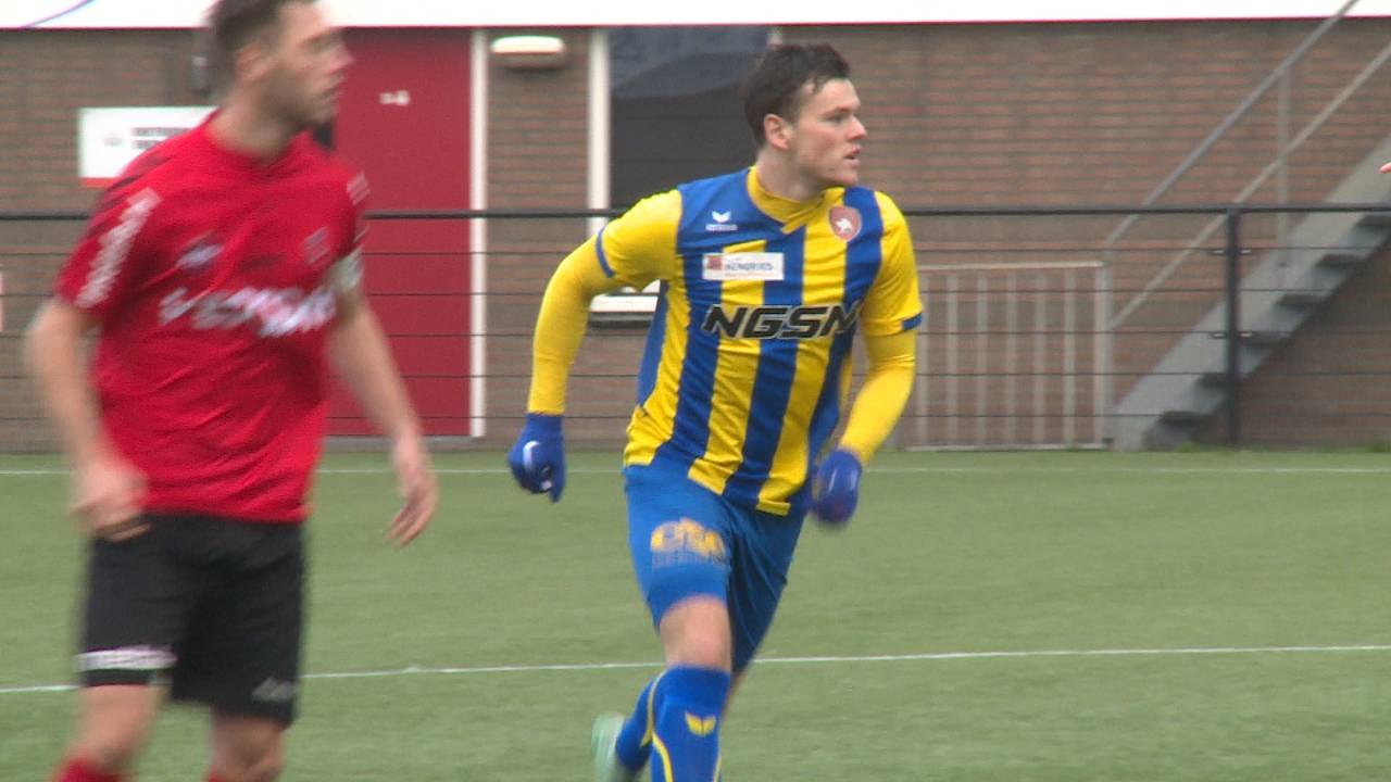 Tom Boere in actie voor FC Oss.