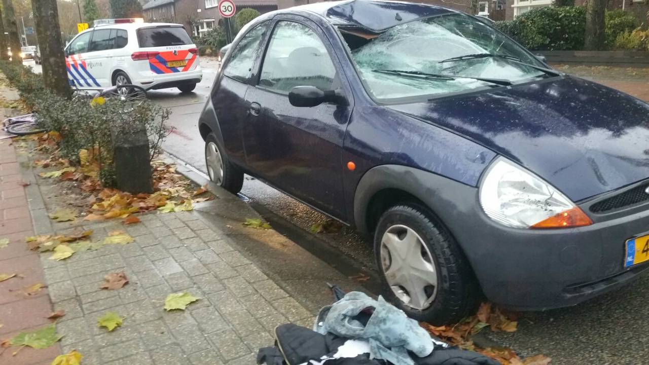 De situatie na het ongeluk (foto: Jozef Bijnen/SQ Vision Mediaprodukties).