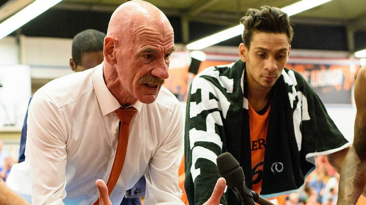 Toon van Helfteren blijft bondscoach van de Orange Lions.