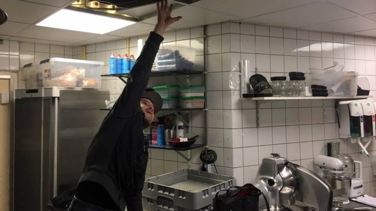 De waterschade in bar/restaurant De Vrienden wordt hersteld