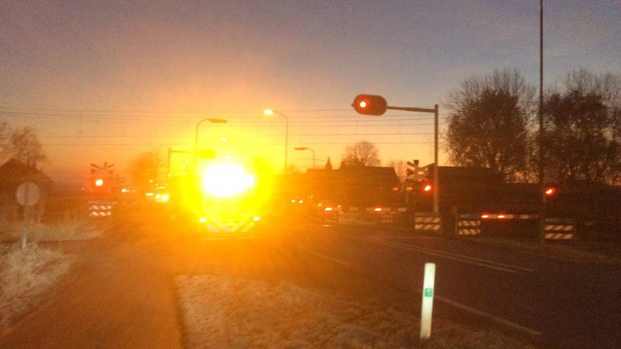 Door een defecte trein was de N285 aan twee kanten dicht (foto: Kees-Jan Langenberg).