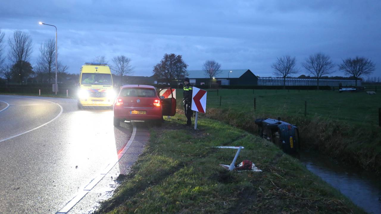De bestuurster hoefde niet naar een ziekenhuis. (Foto: Alexander Vingerhoeds/Obscura Foto)
