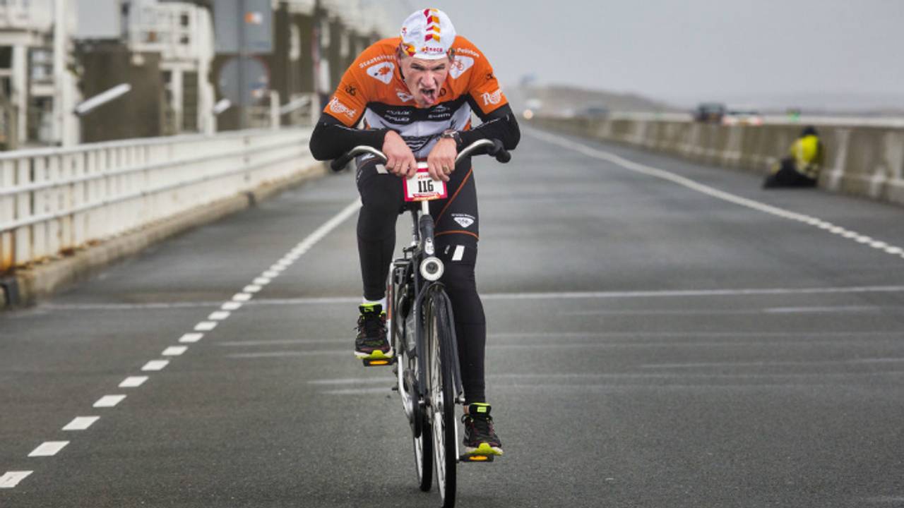 Teun Sweere won het NK tegenwindfietsen