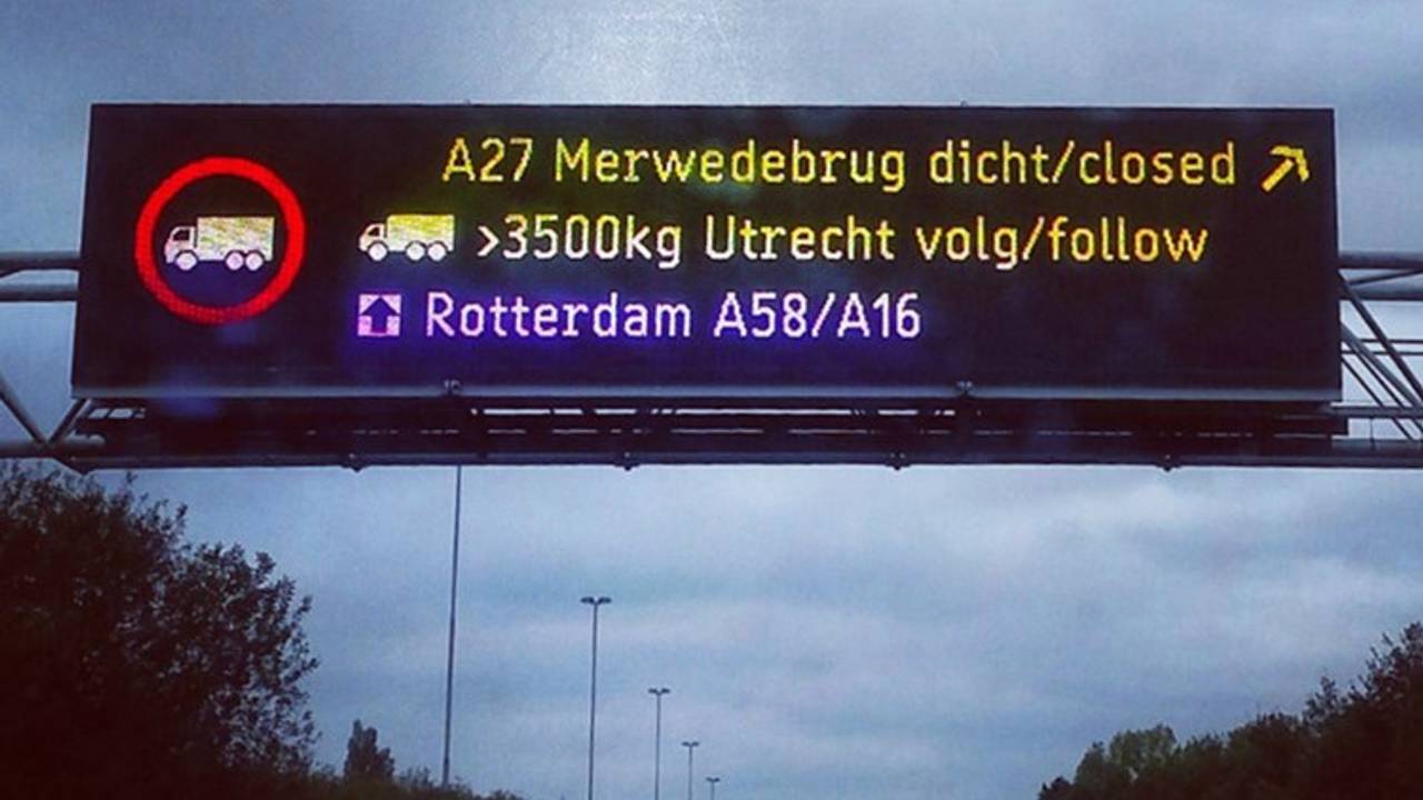 De Merwedebrug is nog altijd afgesloten voor zwaar verkeer